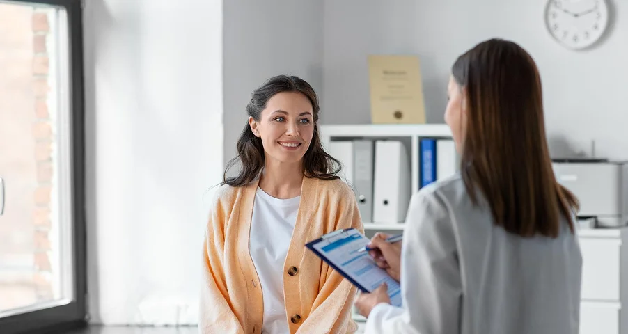 ¿Cómo agendar una cita médica o recibir atención en Emermédica?