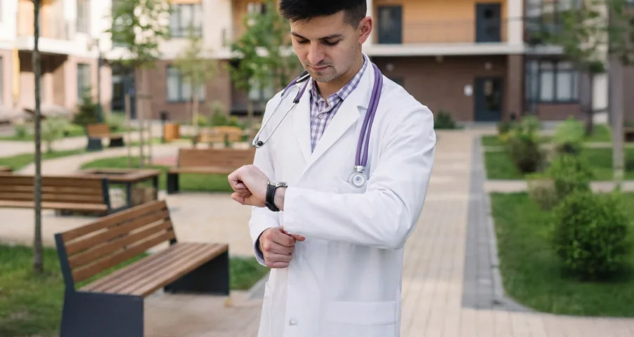 Cuánto tarda un médico a domicilio en llegar